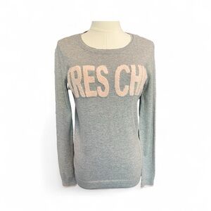 💗💨 EUC ELLE Gray & Pink “Trés Chic” Embossed Lightweight Sweater | Sz XS